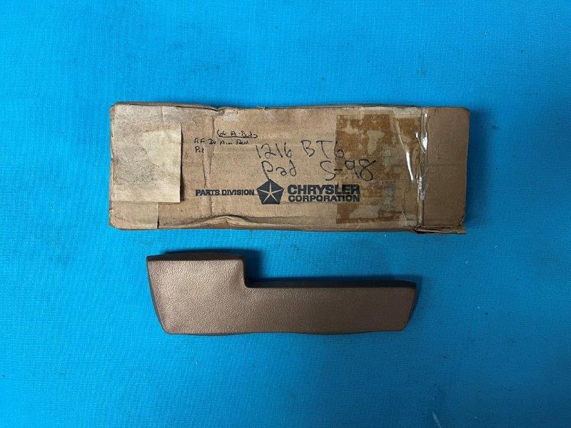 Armrest Pad - Tan - 9" pad (no hole for ashtray)