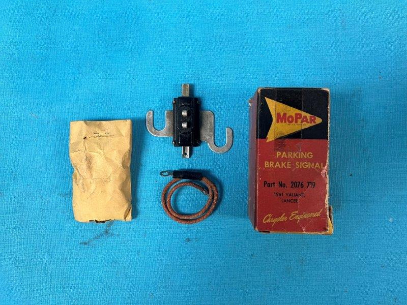 Handbrake signal lamp package
