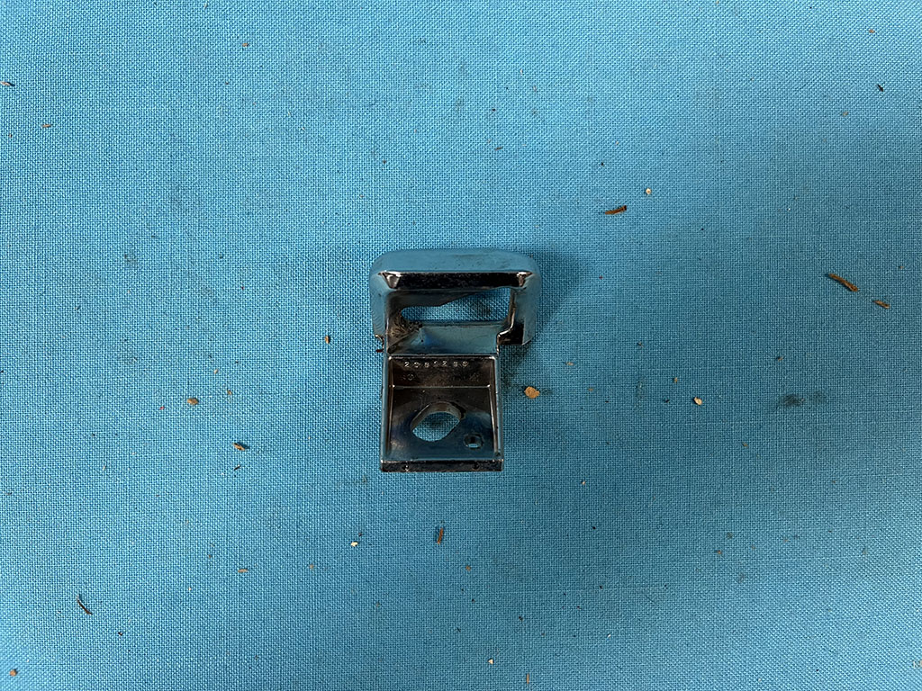 Vent Wing Handle Catch - Passenger side