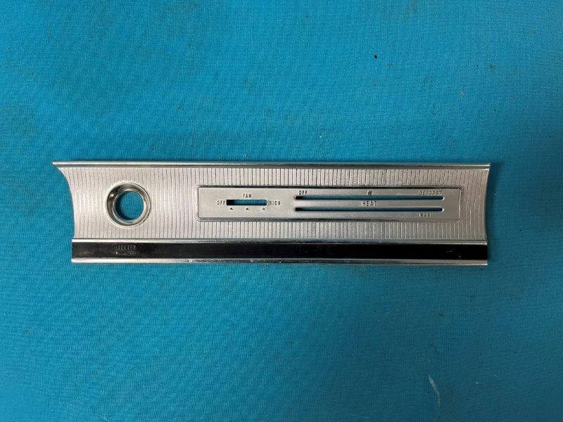 Center dash finish plate/heater (perfect used)
