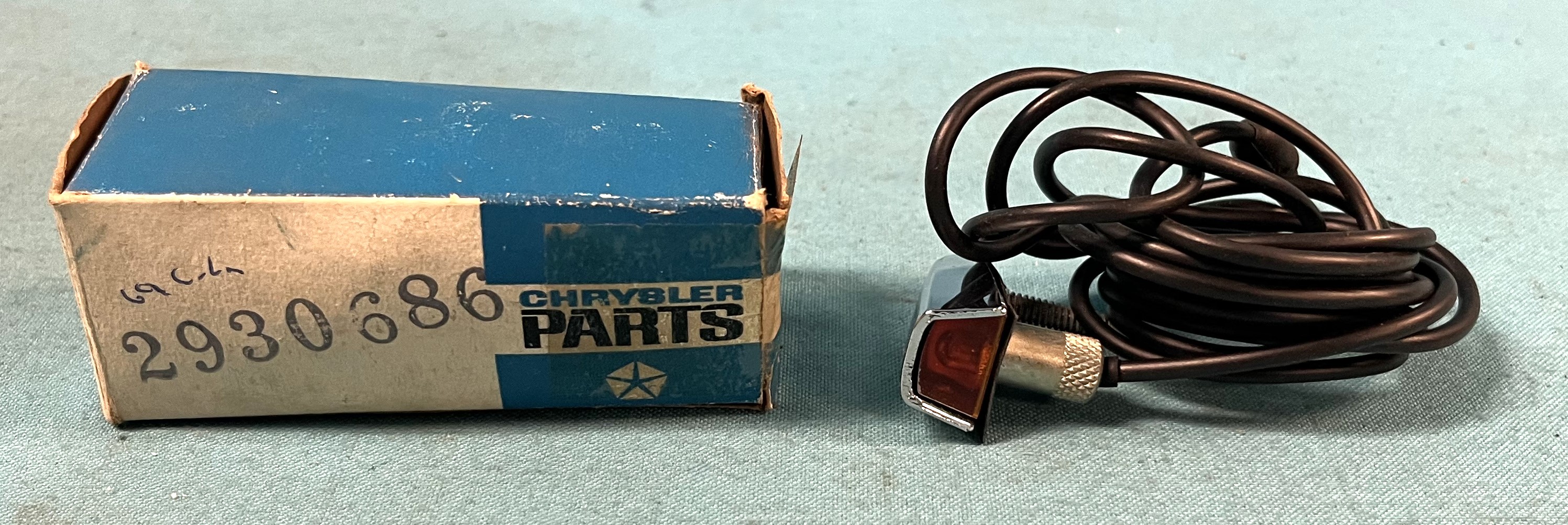 Top of Hood Turn Signal Indicator assembly