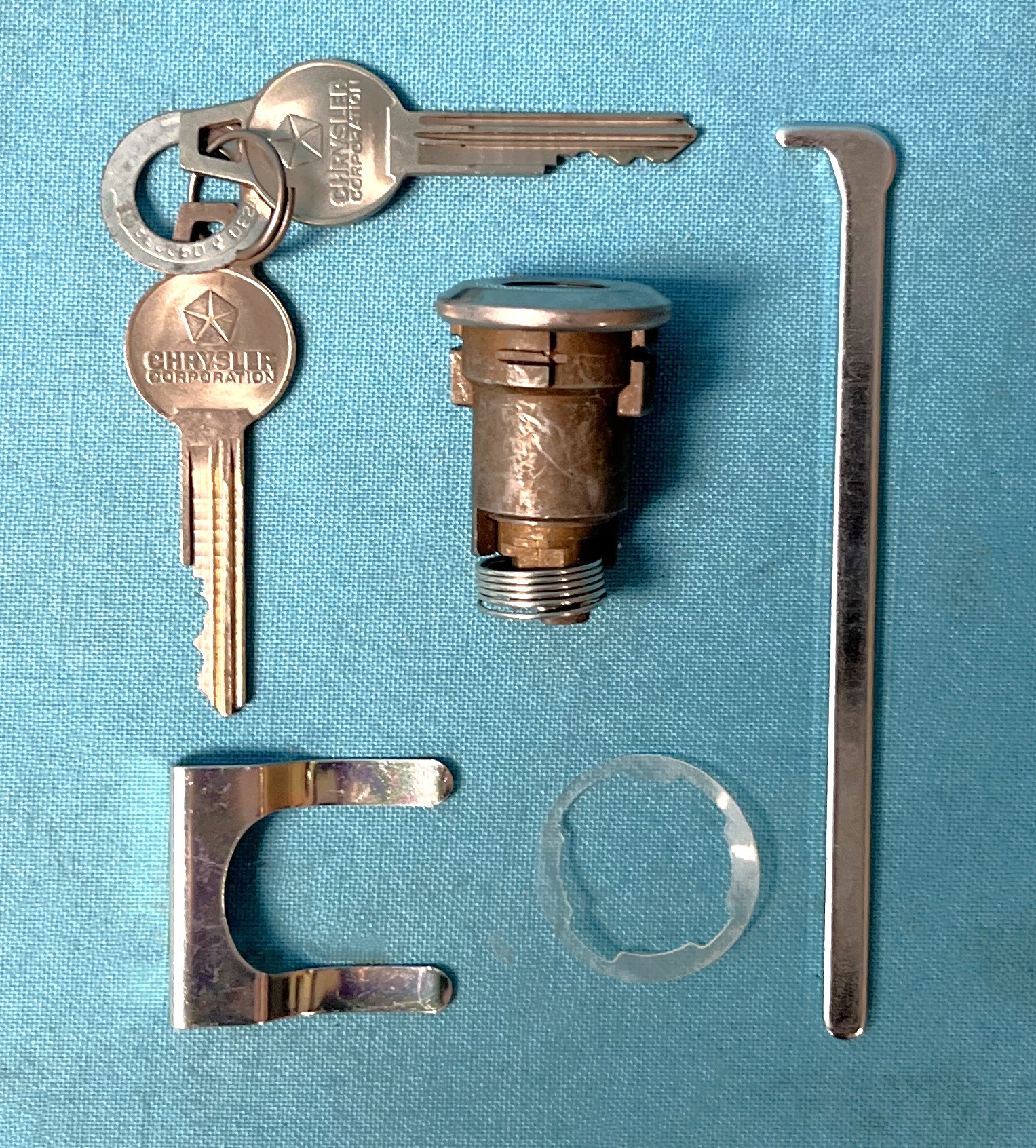 Trunk Lock with early pentastar keys (NOTE - trunk lock rod is included with this lock set but may be too long on some applications - if so grind down on wheel grinder on bench or re-use old one) - this is a discontinued item - very limited stock left - if this is still showing available and not discontinued - then we still have stock.