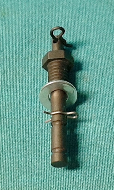 Carb. Linkage Stud.  1970-71 440+6 ALL and 1971-73 340 ALL.  Phosphate plated.