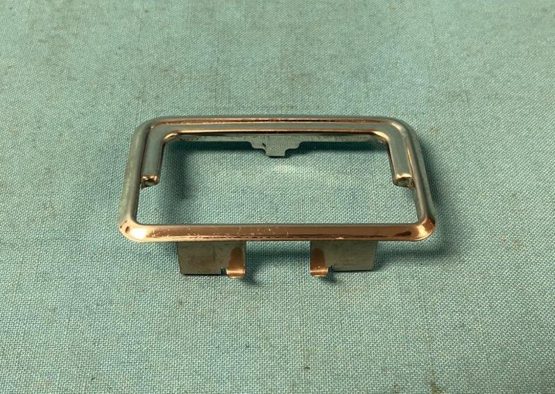 Ashtray "bezel" for armrest ash tray