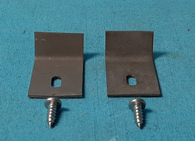 Package Tray Retainers - keeps package tray and jute together in place
