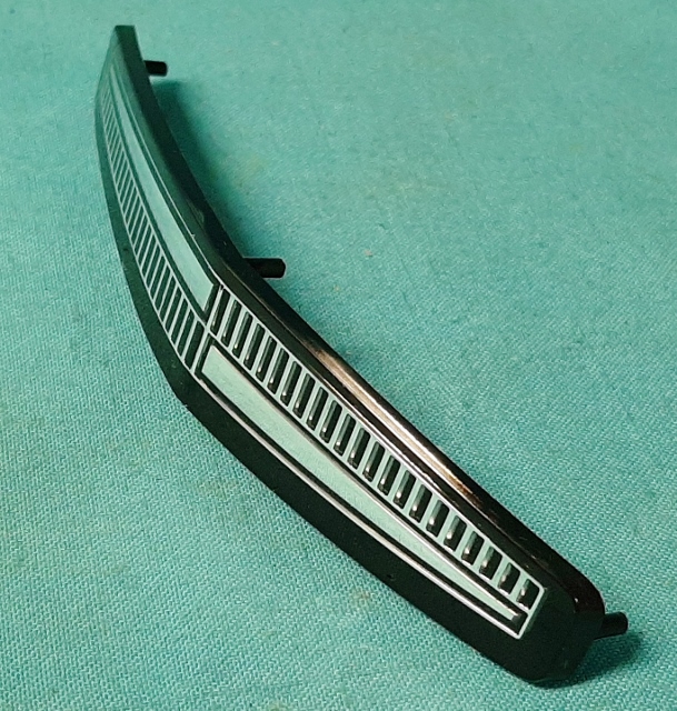 Grill Medallion - Silver and black