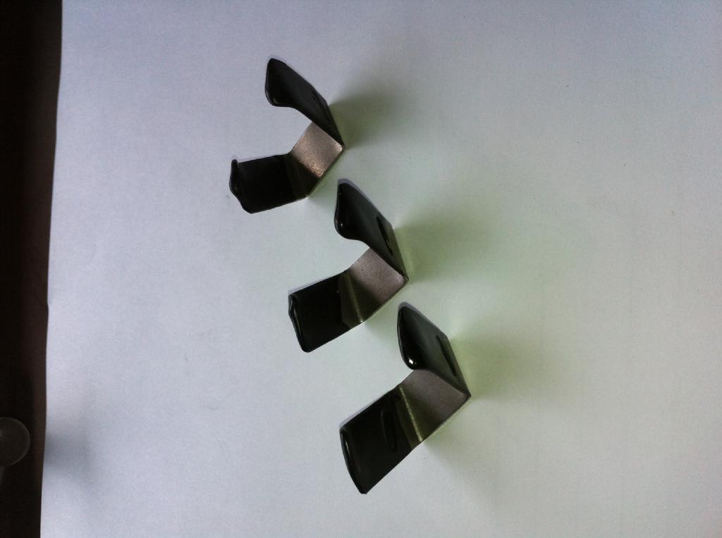 Valve Cover clip set (set of 3). Replace those broken or outright missing valve covers clips with these rubber/ phosphate coated like original replacements.  These are also used in the trunk for the wire harness as well.
