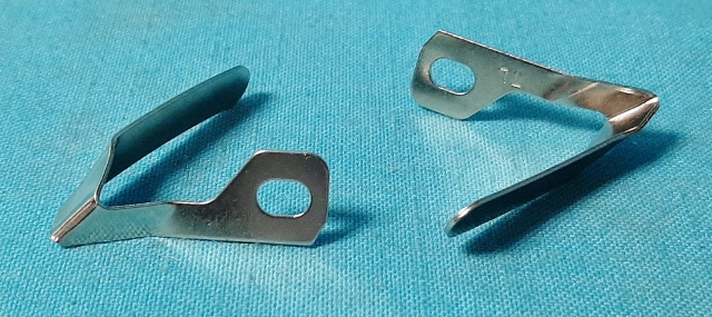 Windshield lower mldg. end retainer clips (set)