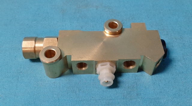 Proportioning Valve Rear Drum.  Street rod - Brass 5 port valve front disc. - rear drum.