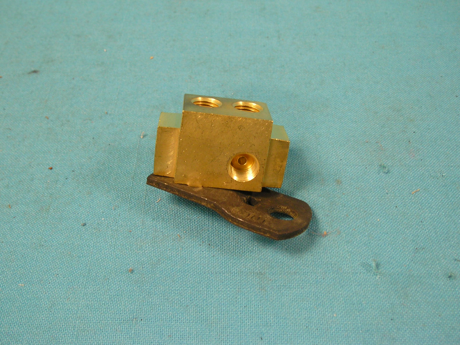 Distribution Tee block.  Brass 5 port Valve front drum -rear drum Dual master cylinder conversions.  This block is designed to replace the single master cylinder block in the stock location.  Upgrade your vehicle to dual master cylinder or disc. brakes while keeping factory appearance.