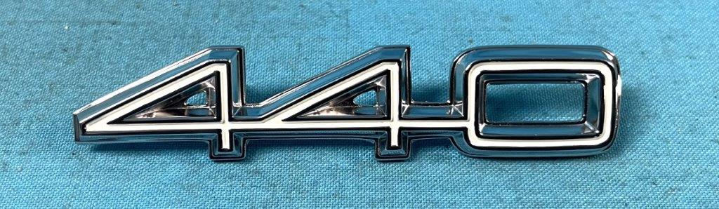 "440" quarter panel emblem - white center in numbers (each)