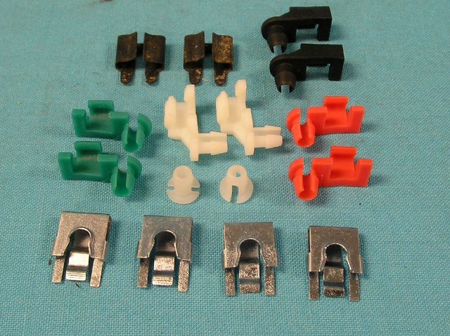 Door latch / Lock clip set. (both doors)