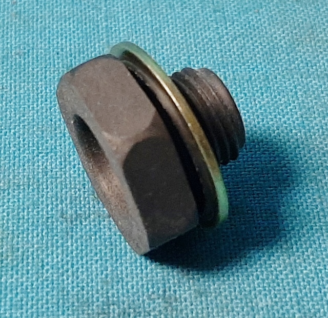 Oil Pan Drain Plug & Washer.  Used on just about ever V8 MoPar engine ever built.  Includes steel sealing washer with vulcanized inner rubber seal for extra leak protection.  Plug is zinc phosphate coated.  V8 Applications only.