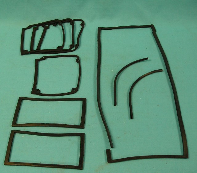 Gasket and welt, tail light assembly.
Set includes
Lens gasket and welt for housing. Four piece set used on low and medium class Plymouth Fury models with ONE tail light lens per side of vehicle. See other listings for models with 2 lens, and 3 lens per side.