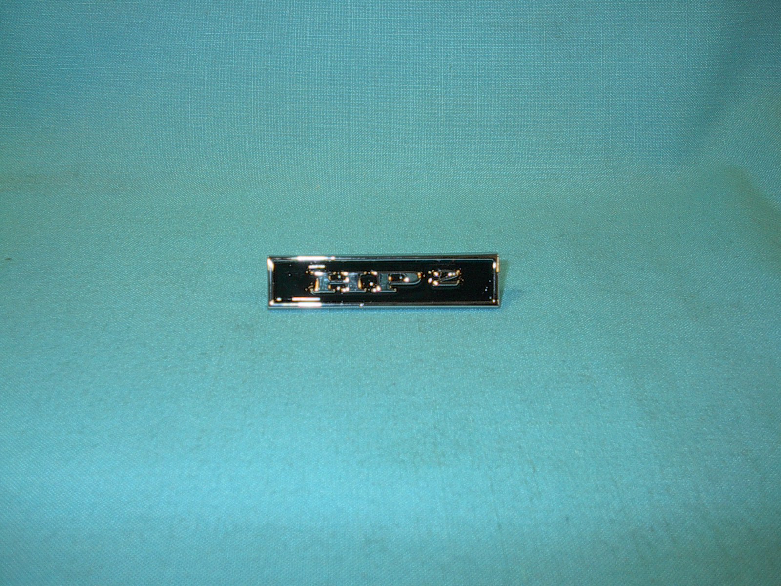 Hemi fender nameplate "HP2"