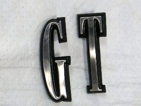 "GT" fender letters