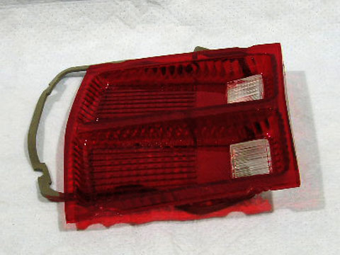 Drivers side Tail light (lens only).