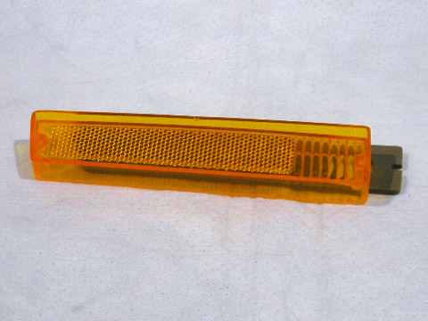 Front Drivers side (amber) sidemarker lens.