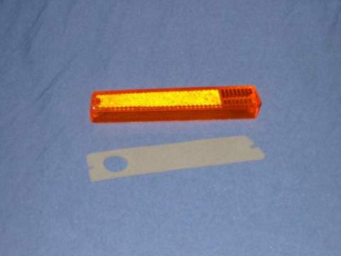 Front Passenger side (amber) sidemarker lens.
