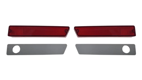 Passenger rear (red) sidemarker lens.
