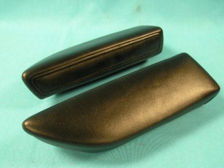 Convertible rear armrest pads – Black. Price per PAIR.