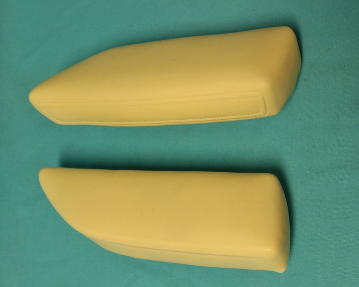 Convertible rear armrest pads – White. Price per PAIR.