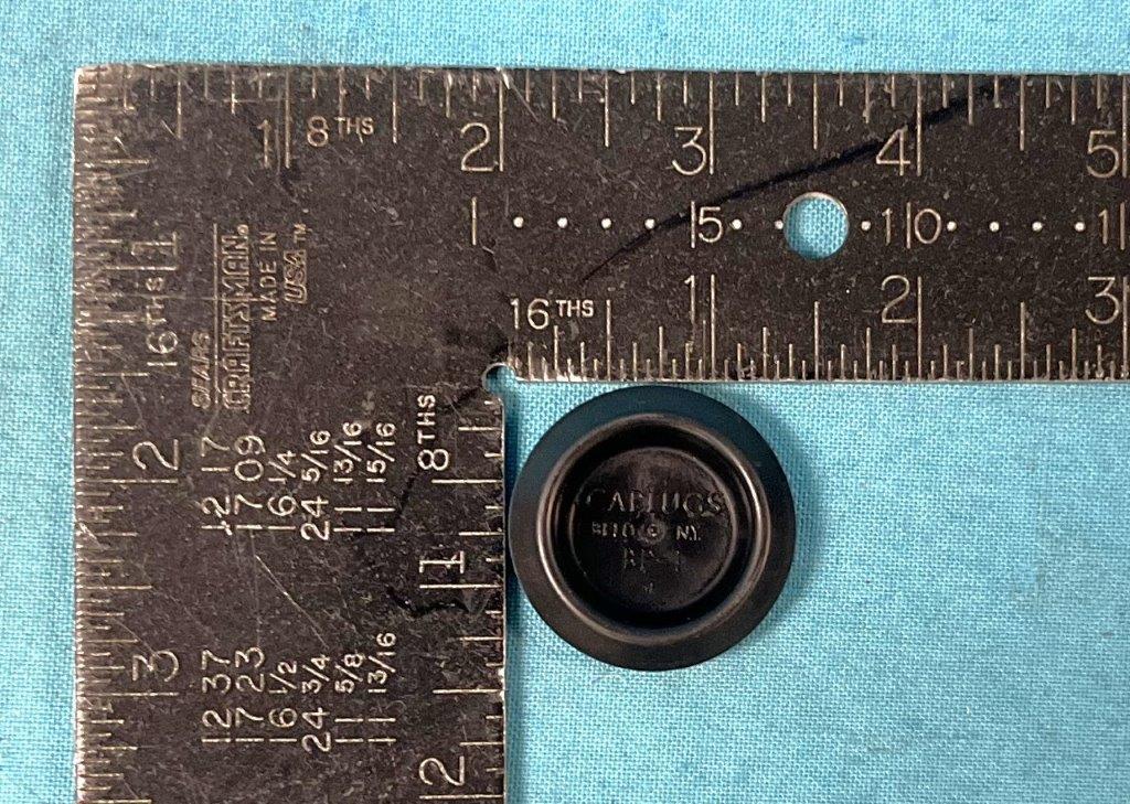 Recess sheet metal plug in black plastic 1"