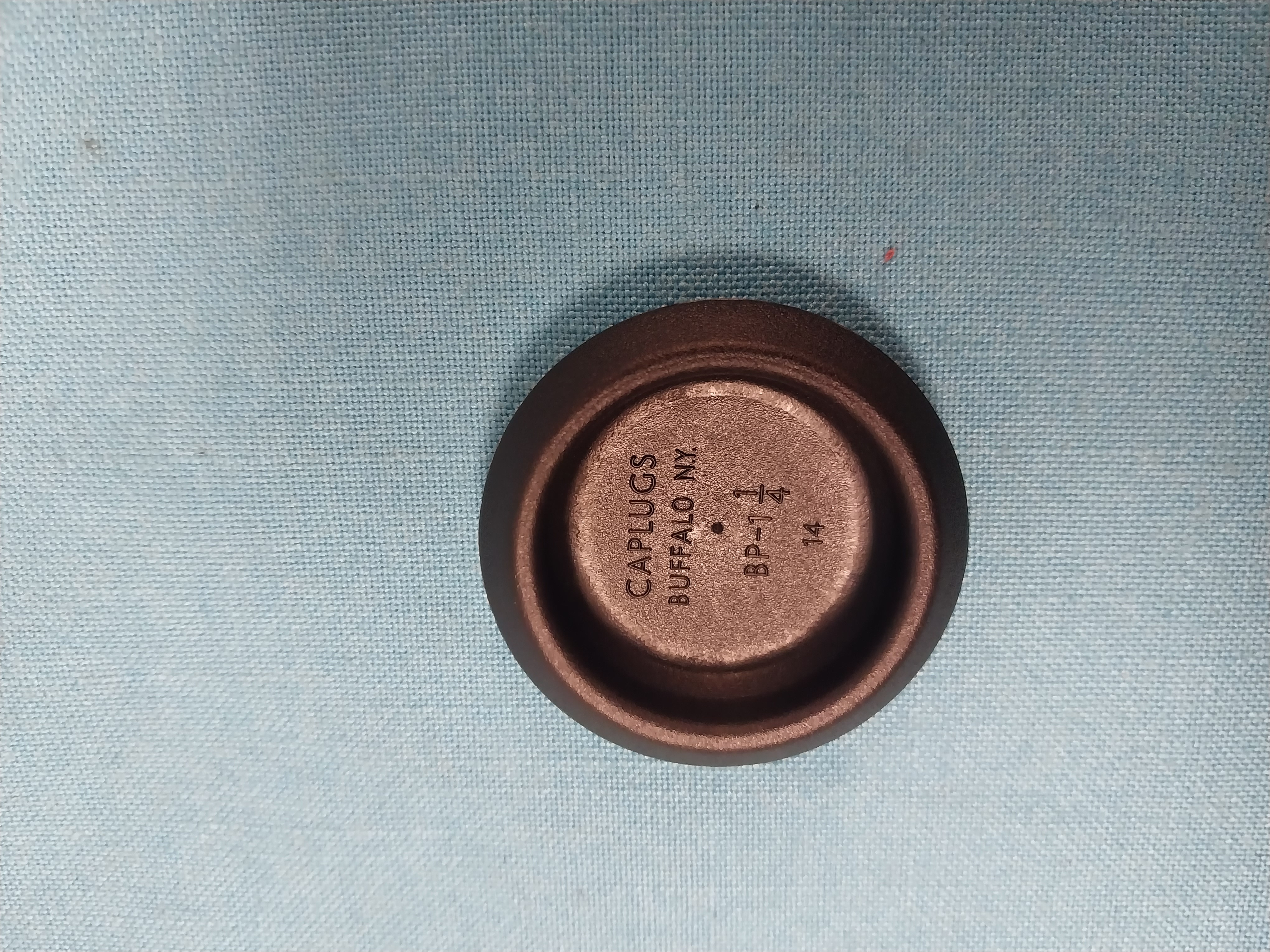 Recess sheet metal plug in black plastic 1-1/4"