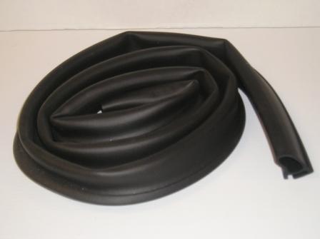 Baseplate-to-hood seal.1969 Six Pack or 6-bbl with a lift-off fiberglass hood.