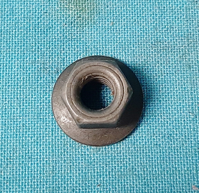 Free spinning washer nut 5/16-18