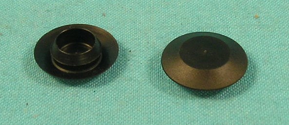 Flush sheet metal plug in black plastic 1/2" - each