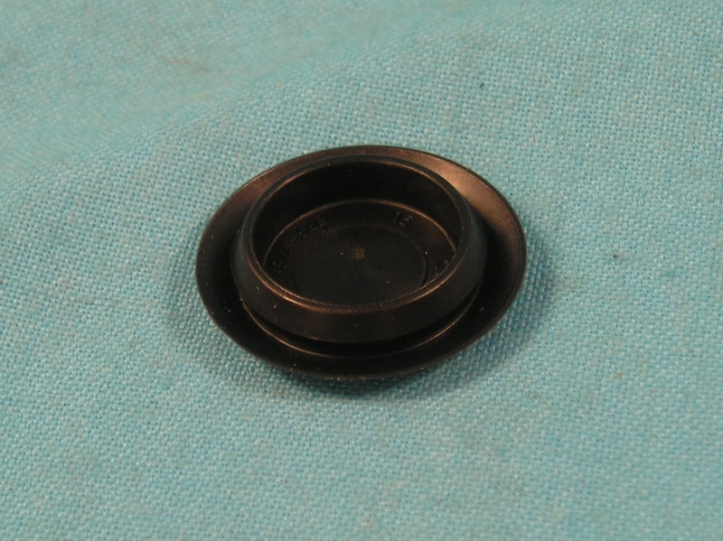 Flush sheet metal plug in black plastic 7/8"