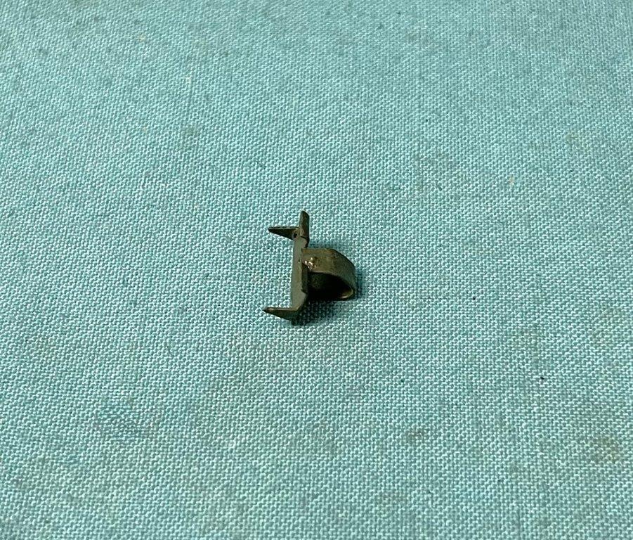 Belt weatherstrips clip - Most large vehicles