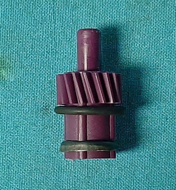 Speedometer Pinion 18 Tooth - OE part # 2204 357