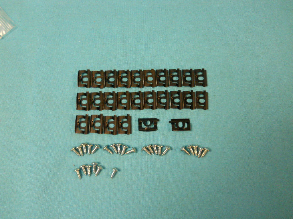 Rear Window Molding Clip Kit Barracuda Fastback only.