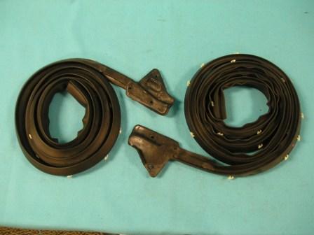 Door Weatherstrip - Barracuda Fastback
