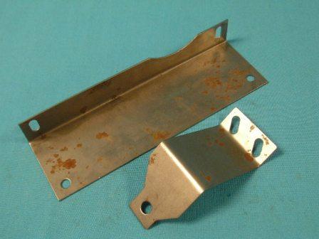 Transmission cooler line bracket for 1966-70 cars.  Mounts Hemi automatic trans. cooler to radiator and grill supports.