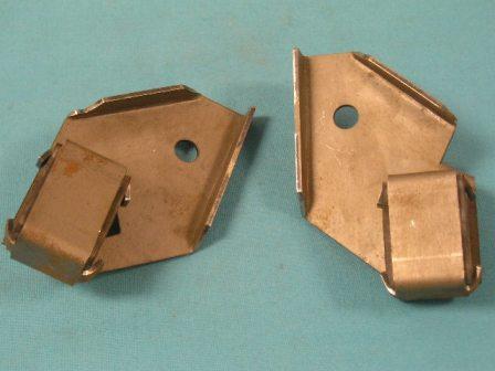 Exhaust Tip Hangers - Pair (GTX)