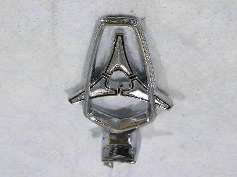Polara 500 - Hood ornament