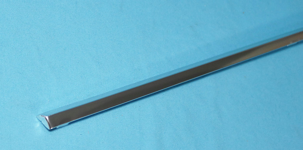 Hood lip moulding