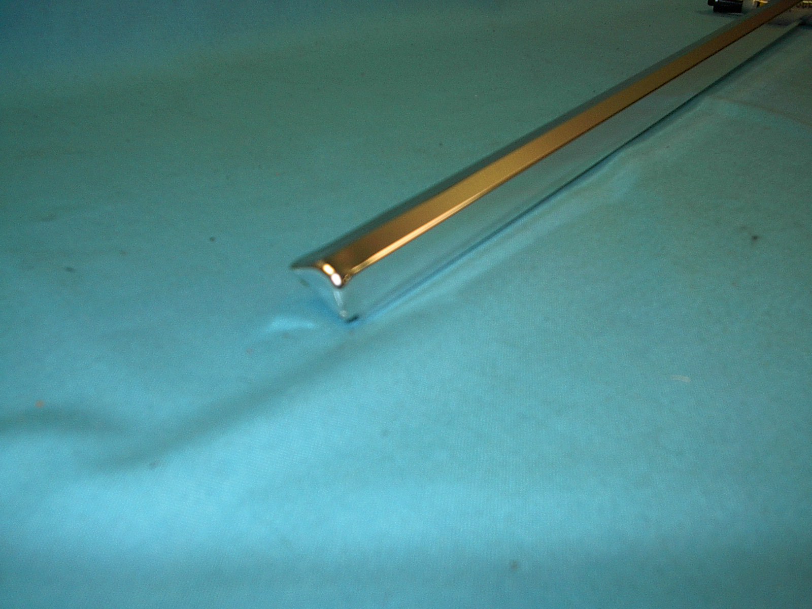 Hood lip moulding