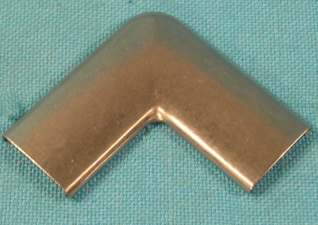Revell Molding Clips - Barracuda / Valiant / Dart(each). For the FRONT Windshield only.