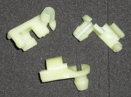 Passenger Side Door Linkage Rod Clip (White)