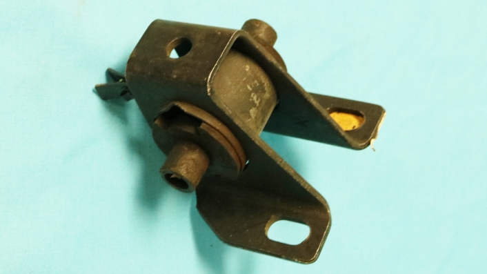 Left or Right side Engine Mount Fits below listing:

76-80 Aspen w/318 HD; 69-73 Cuda w/340 HD; 72-78 Charger w/318 HD; 72-76 Coronet w/318 HD; 71-73 Duster w/340 HD; 73-76 Duster w/318 HD; 74-76 Dart w/318 HD; 71-77 Fury w/318 HD; 71-74 Satellite w/318 HD; 72-73 Satellite w/340 HD; 69-71 Newport w/383 HD; 71-81 Newport w/318 HD; 72-78 Newport w/400 HD; 76-80 Volare w/318 HD