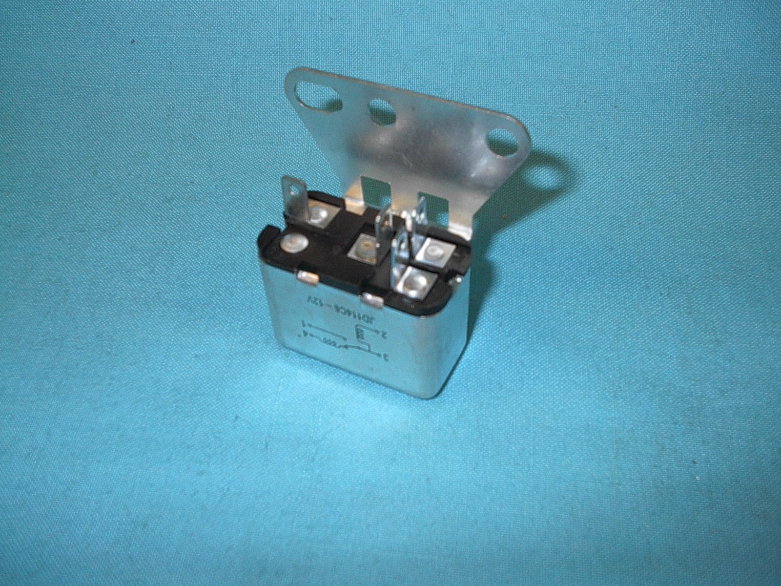 Horn Relay - with bracket (silver cadmium finish).