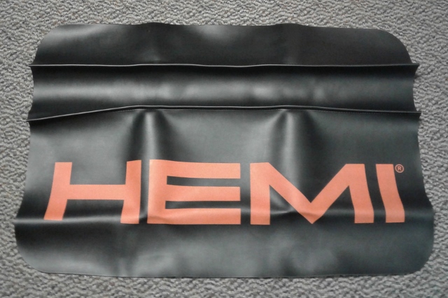 “HEMI” Fender cover – Orange on black