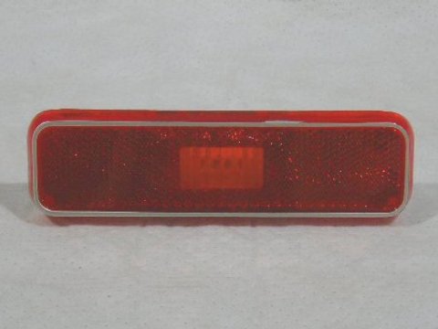 Quarter panel side marker lamp assembly - red
(Chrysler part)
