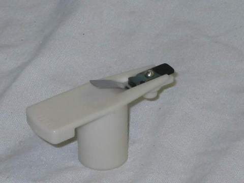 Distributor rotor for all 1960-72 V8 and Slant-6 models with single-point distributors that were not equipped with a Prestolite distributor.  Also fits 1972-79 V8 models and 1973-83 slant-6 models with electronic distributors.  New Chrysler part.